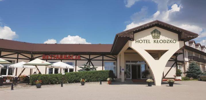 Hotel Metro Klodzko Ngoại thất bức ảnh