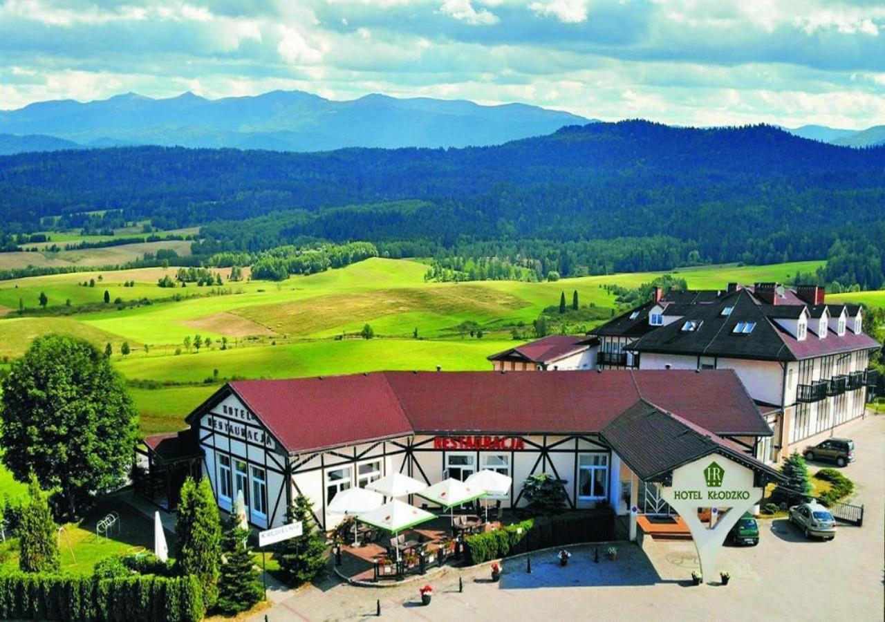 Hotel Metro Klodzko Ngoại thất bức ảnh