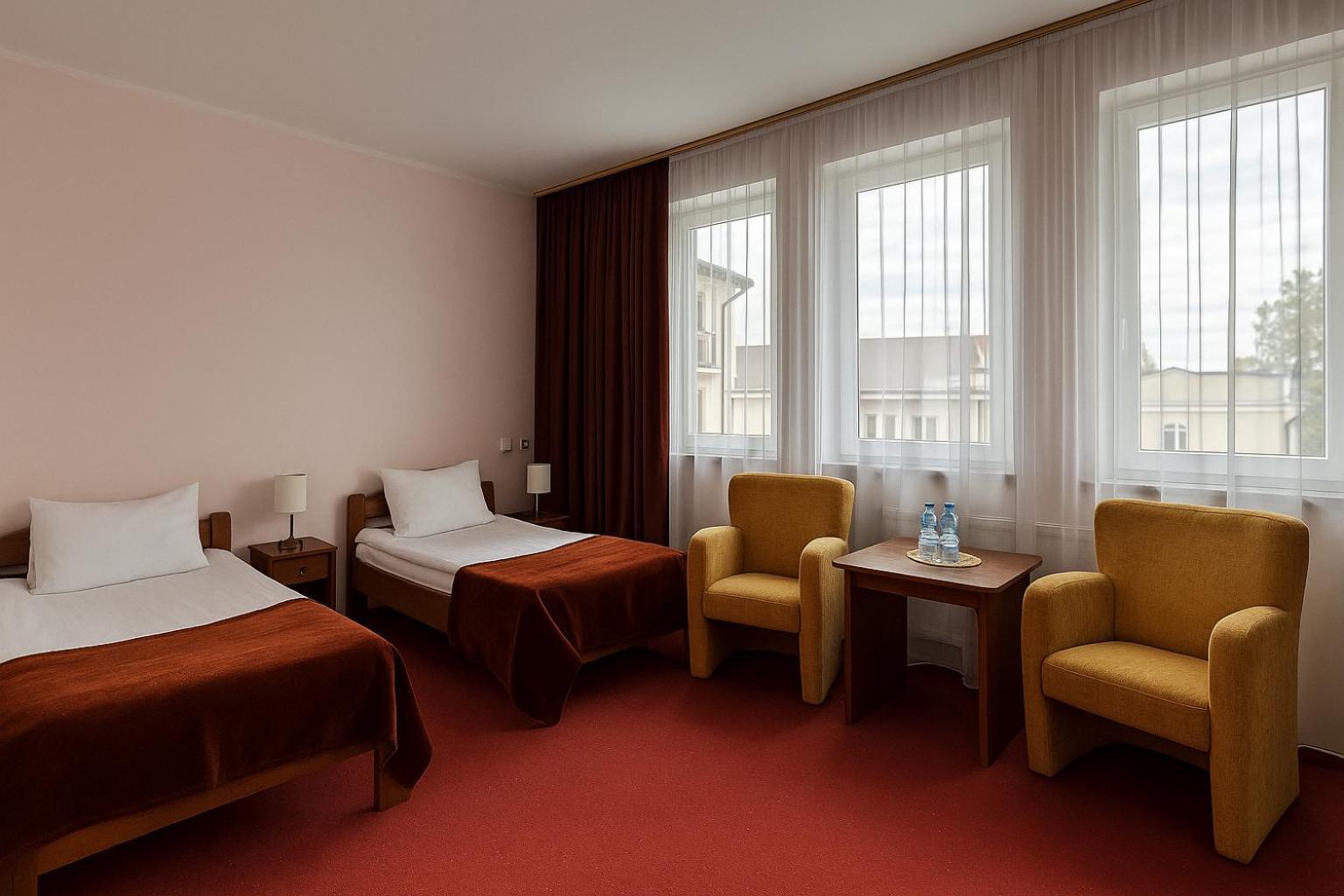 Hotel Metro Klodzko Ngoại thất bức ảnh