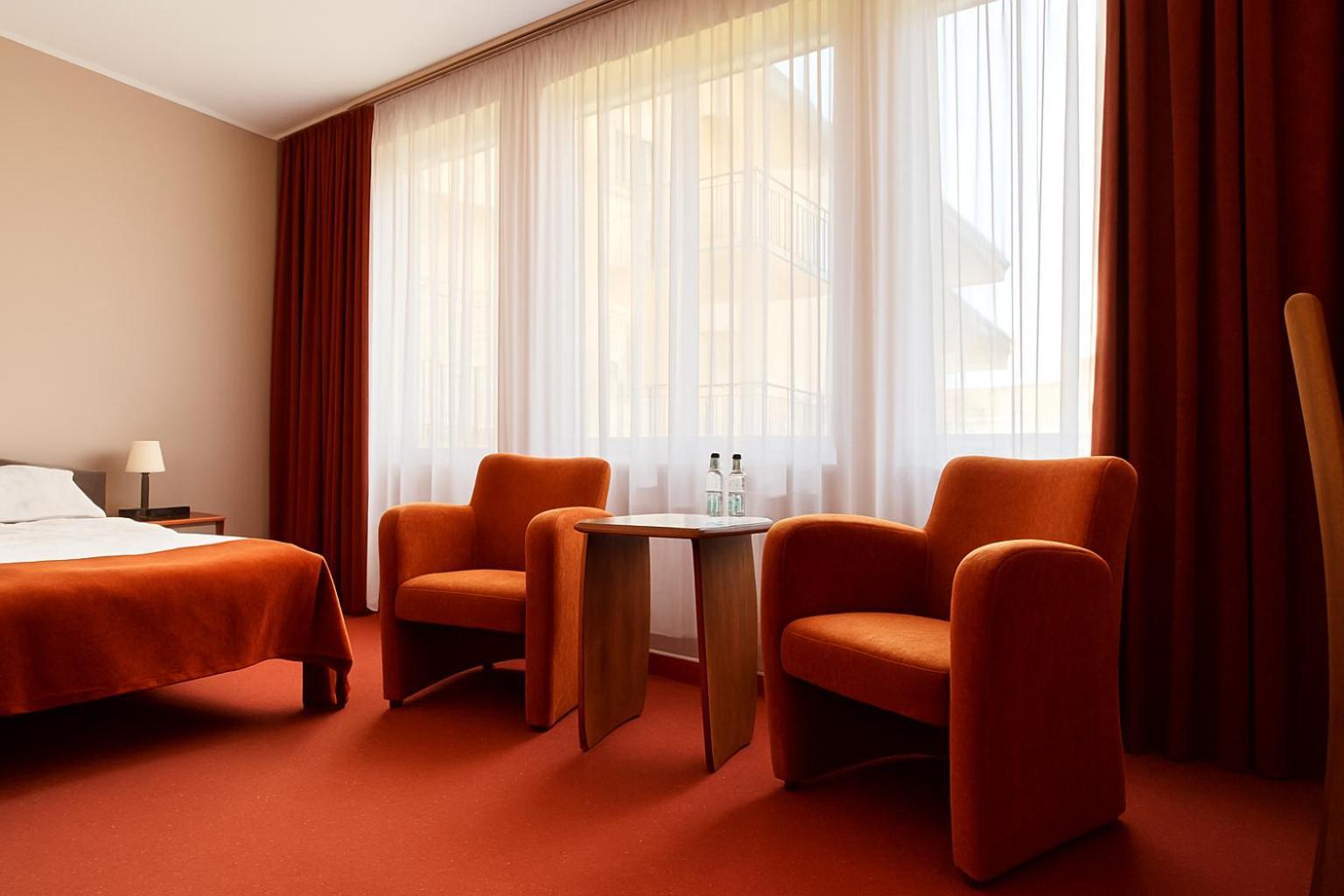 Hotel Metro Klodzko Ngoại thất bức ảnh