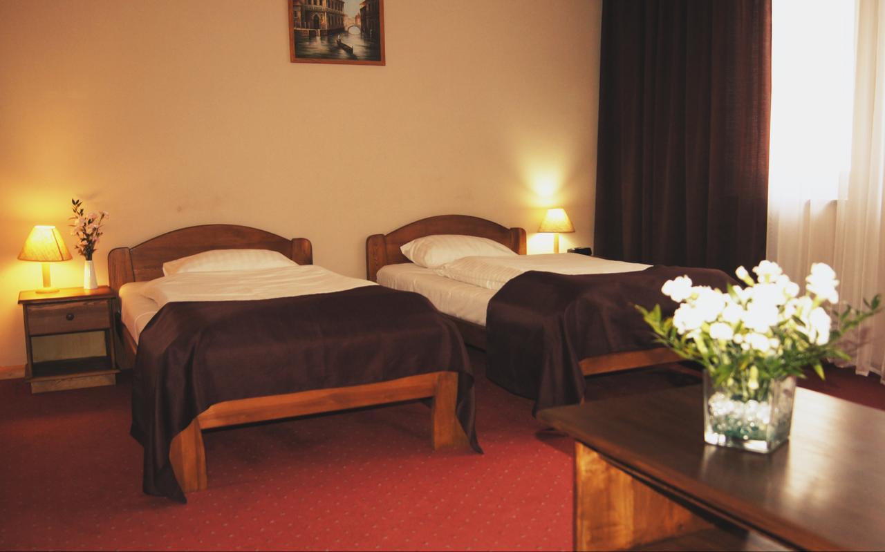 Hotel Metro Klodzko Ngoại thất bức ảnh