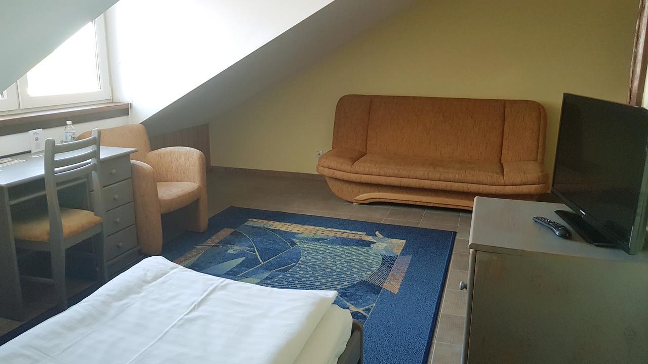 Hotel Metro Klodzko Ngoại thất bức ảnh