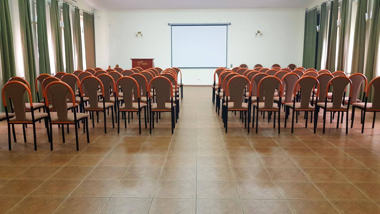 Hotel Metro Klodzko Ngoại thất bức ảnh