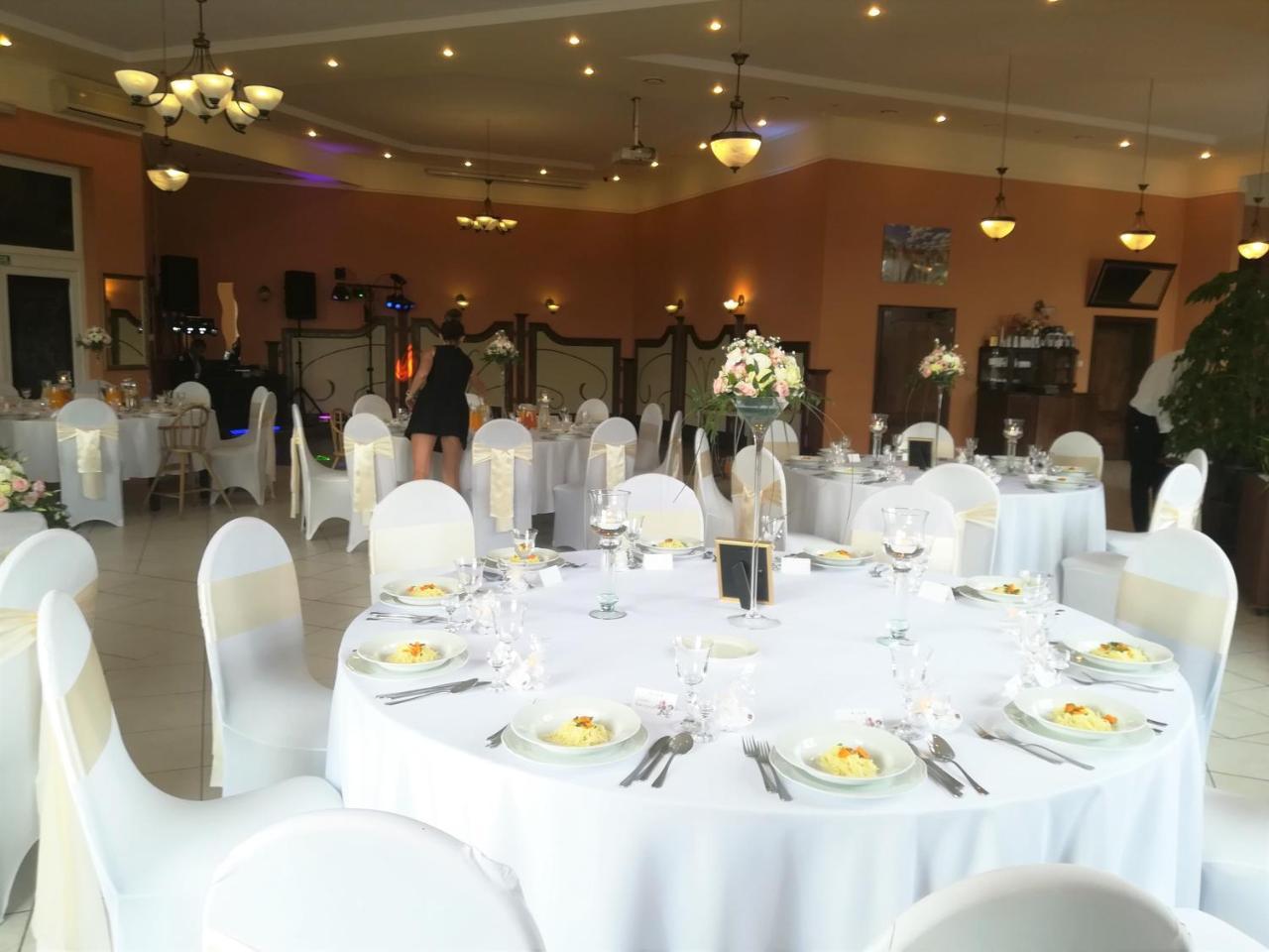 Hotel Metro Klodzko Ngoại thất bức ảnh