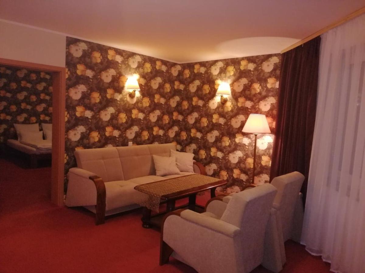 Hotel Metro Klodzko Ngoại thất bức ảnh
