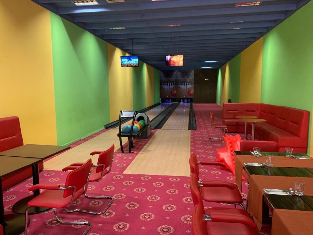 Hotel Metro Klodzko Ngoại thất bức ảnh