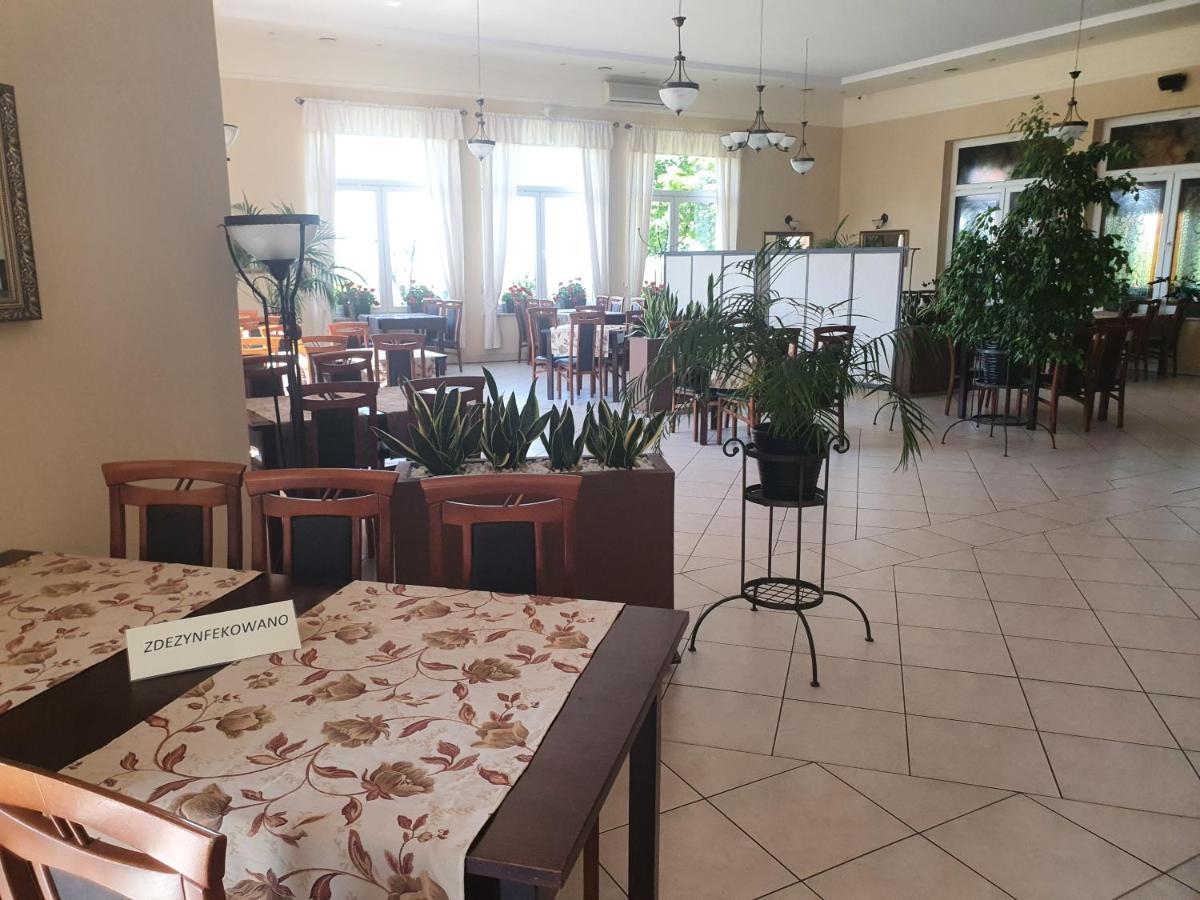 Hotel Metro Klodzko Ngoại thất bức ảnh